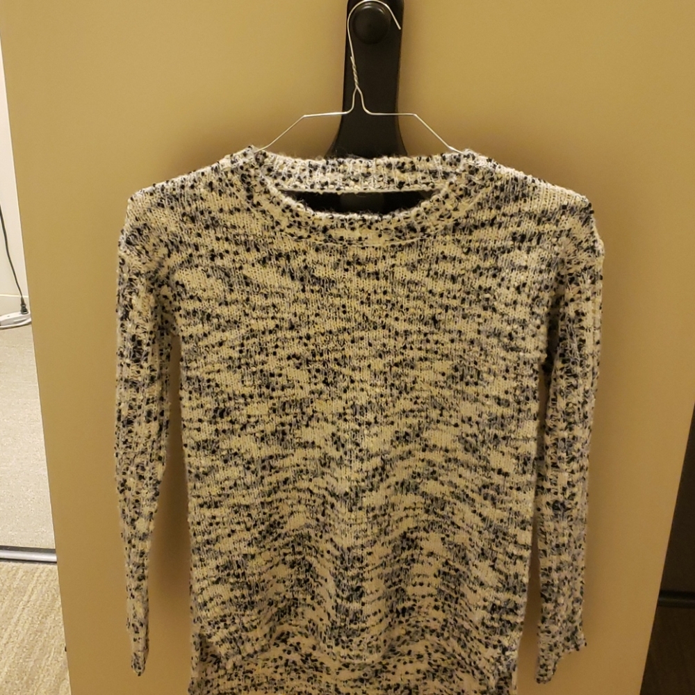 NEW Women sweater